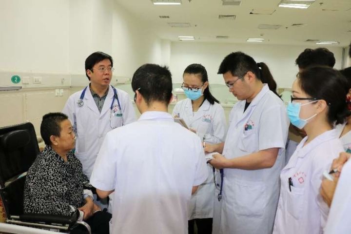仁心仁术为患者护航丹心妙手保康健——专访渭南市中心医院康复科